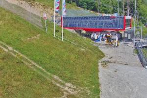 Kamera: Jaworzyna Krynicka Widok ze stacji dolnej kolei gondolowej (648 m n.p.m.) Krynica Jaworzyna Krynicka Widok ze stacji dolnej kolei gondolowej (648 m n.p.m.)