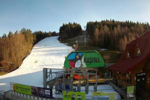 Kamera: Kasina ski Dolna stacja kolejki krzesełkowej Kasina Wielka Kasina ski Dolna stacja kolejki krzesełkowej