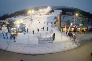 Wańkowa BIESZCZAD.ski Widok na stok i kolej linową