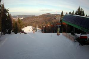 Kamera: Czarny Groń Widok z dolnej stacji Rzyki Czarny Groń Widok z dolnej stacji
