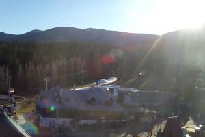 Kamera: Szrenica Ski Arena Widok na dolną stację wyciągu Szklarska Poręba Szrenica Ski Arena Widok na dolną stację wyciągu