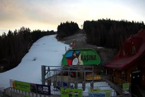 Kamera: Kasina ski Dolna stacja kolejki krzesełkowej Kasina Wielka Kasina ski Dolna stacja kolejki krzesełkowej