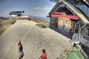 Kamera: Jaworzyna Krynicka Widok na trasę dla dzieci na szczycie (1100 m n.p.m.) Krynica Jaworzyna Krynicka Widok na trasę dla dzieci na szczycie (1100 m n.p.m.)