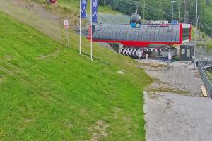 Kamera: Jaworzyna Krynicka Widok ze stacji dolnej kolei gondolowej (648 m n.p.m.) Krynica Jaworzyna Krynicka Widok ze stacji dolnej kolei gondolowej (648 m n.p.m.)