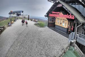 Kamera: Jaworzyna Krynicka Widok na trasÄ™ dla dzieci na szczycie (1100 m n.p.m.) Krynica Jaworzyna Krynicka Widok na trasÄ™ dla dzieci na szczycie (1100 m n.p.m.)