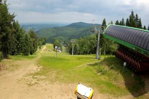 Kamera: Czarny Groń Widok z dolnej stacji Rzyki Czarny Groń Widok z dolnej stacji
