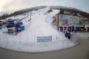 Wańkowa BIESZCZAD.ski Widok na stok i kolej linową