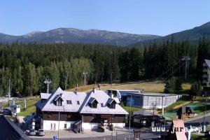 Kamera: Szrenica Ski Arena Widok na dolną stację wyciągu Szklarska Poręba Szrenica Ski Arena Widok na dolną stację wyciągu