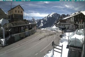 Przełecz Stelvio Passo Stelvio Widok na przełęcz Stelvio 2760 m
