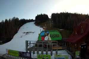 Kamera: Kasina ski Dolna stacja kolejki krzesełkowej Kasina Wielka Kasina ski Dolna stacja kolejki krzesełkowej