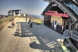 Kamera: Jaworzyna Krynicka Widok na trasę dla dzieci na szczycie (1100 m n.p.m.) Krynica Jaworzyna Krynicka Widok na trasę dla dzieci na szczycie (1100 m n.p.m.)