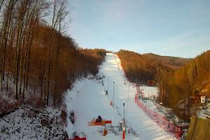 Kamera: STOK – Stacja Narciarska Widok z dolnej stacji Wisła STOK – Stacja Narciarska Widok z dolnej stacji